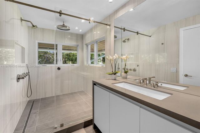 7150 W Lago Dr, Coral Gables, FL 33143