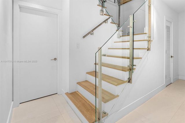 7150 W Lago Dr, Coral Gables, FL 33143