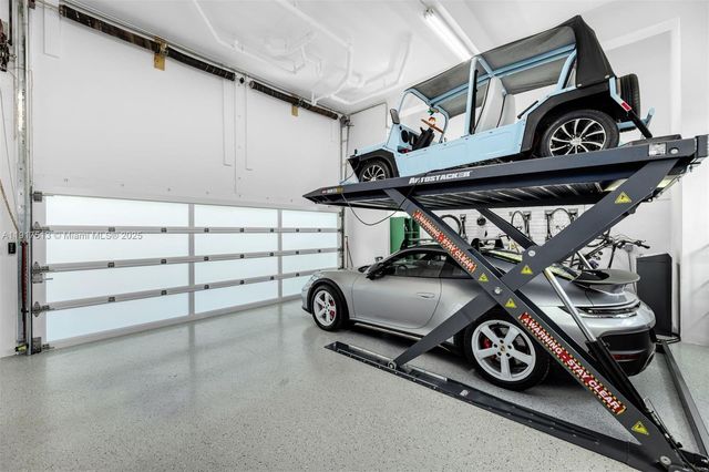 7150 W Lago Dr, Coral Gables, FL 33143