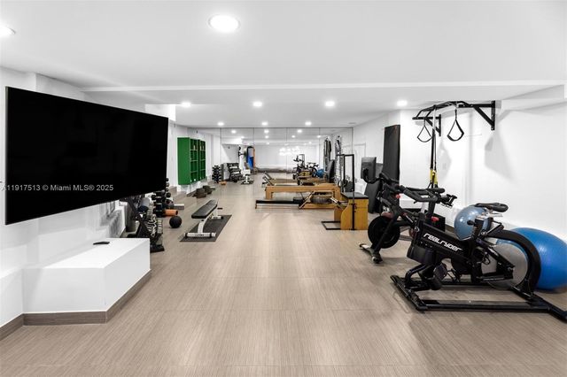 7150 W Lago Dr, Coral Gables, FL 33143