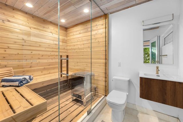 7150 W Lago Dr, Coral Gables, FL 33143