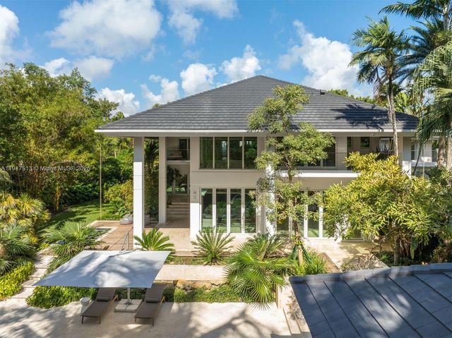 7150 W Lago Dr, Coral Gables, FL 33143