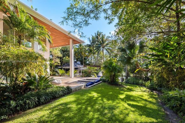 7150 W Lago Dr, Coral Gables, FL 33143