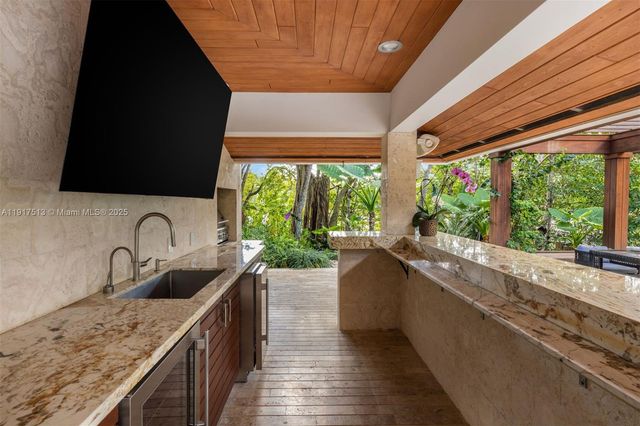 7150 W Lago Dr, Coral Gables, FL 33143