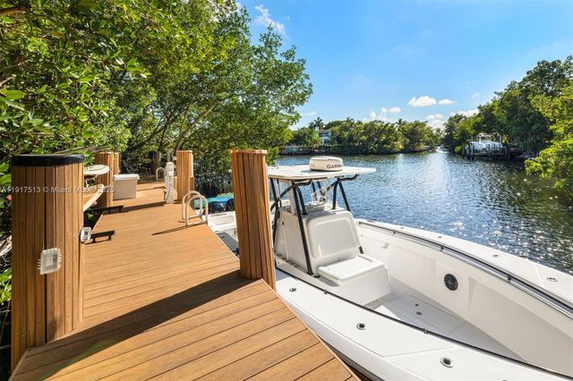 7150 W Lago Dr, Coral Gables, FL 33143