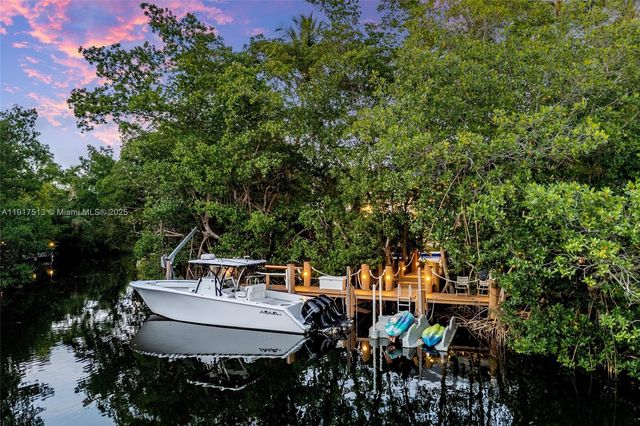 7150 W Lago Dr, Coral Gables, FL 33143