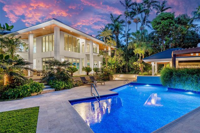 7150 W Lago Dr, Coral Gables, FL 33143