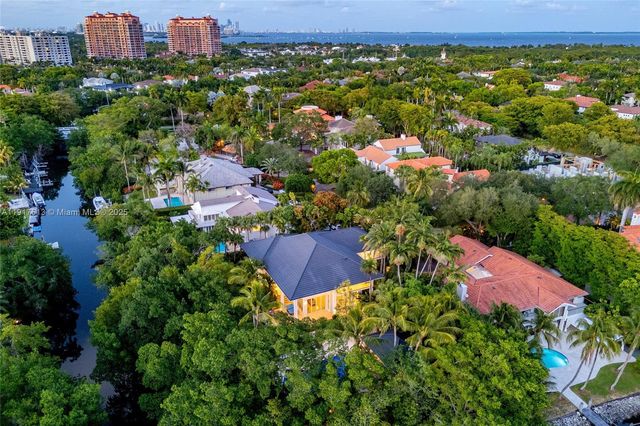 7150 W Lago Dr, Coral Gables, FL 33143