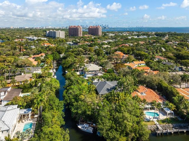 7150 W Lago Dr, Coral Gables, FL 33143