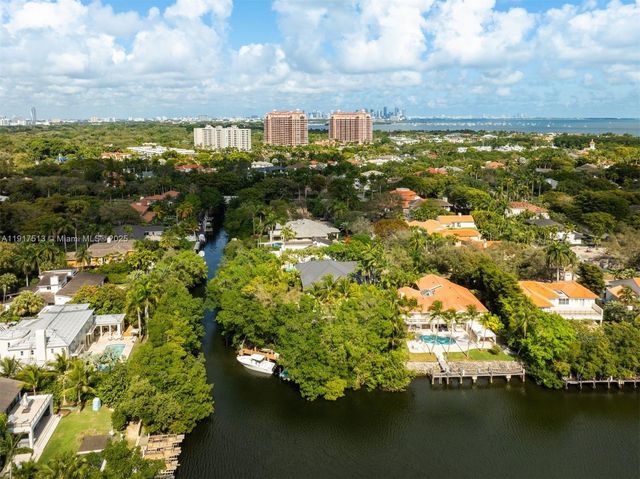 7150 W Lago Dr, Coral Gables, FL 33143