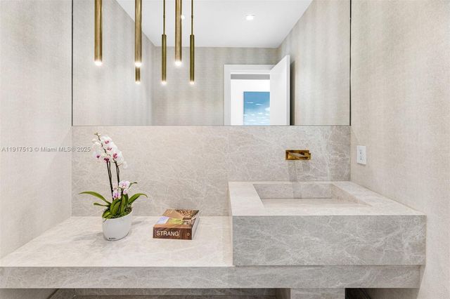 7150 W Lago Dr, Coral Gables, FL 33143