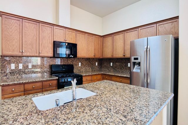10639 N Dearing Avenue, Fresno, CA 93730
