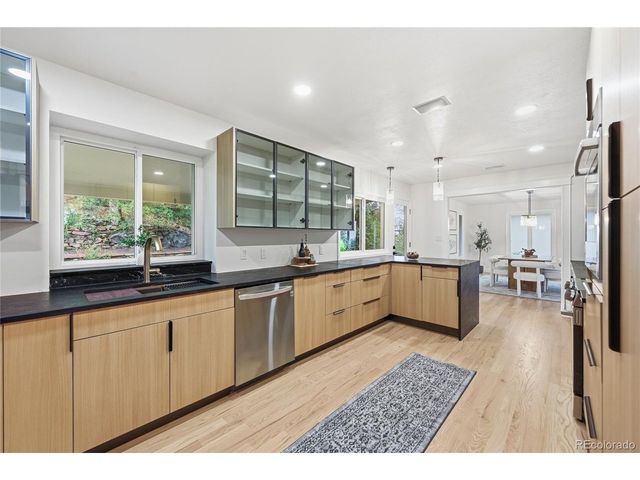 961 S Foothill Dr, Lakewood, CO 80228