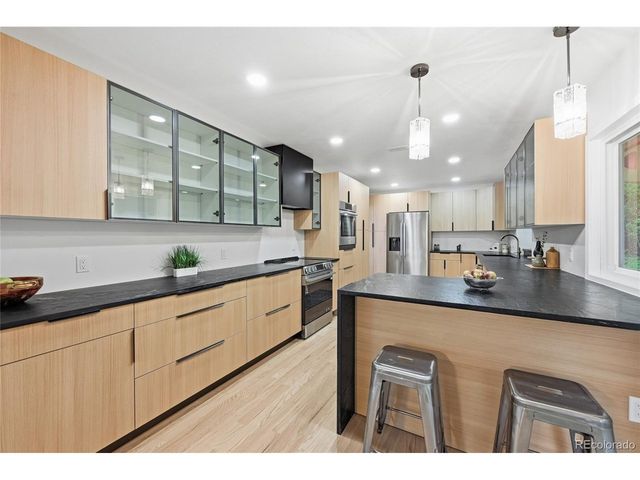 961 S Foothill Dr, Lakewood, CO 80228