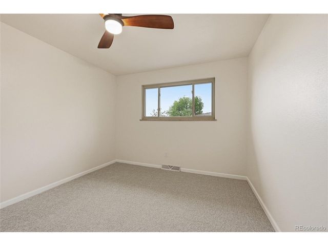 961 S Foothill Dr, Lakewood, CO 80228