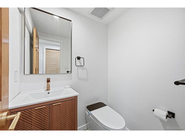 961 S Foothill Dr, Lakewood, CO 80228