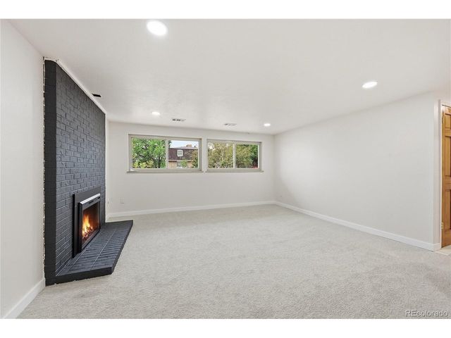 961 S Foothill Dr, Lakewood, CO 80228