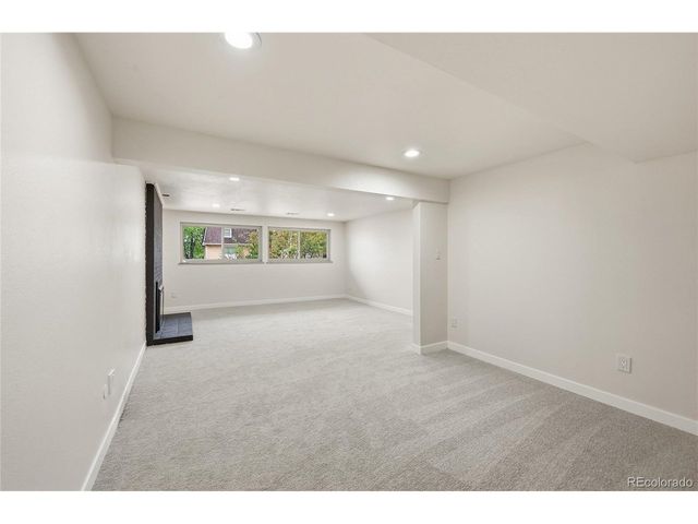 961 S Foothill Dr, Lakewood, CO 80228