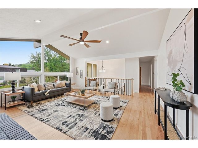 961 S Foothill Dr, Lakewood, CO 80228