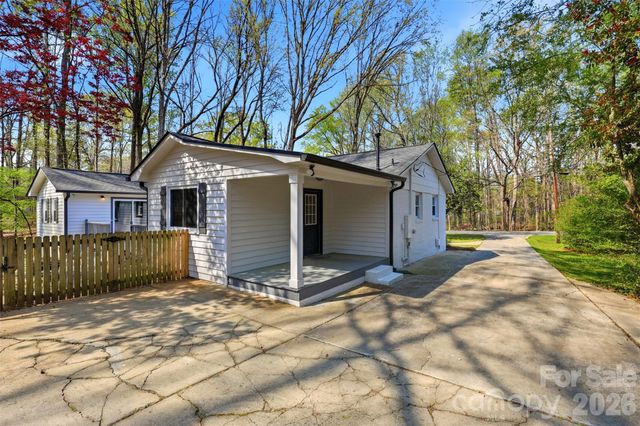 6017 Caroline Drive, Matthews, NC 28104