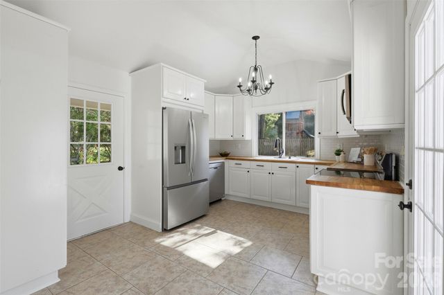 6017 Caroline Drive, Matthews, NC 28104