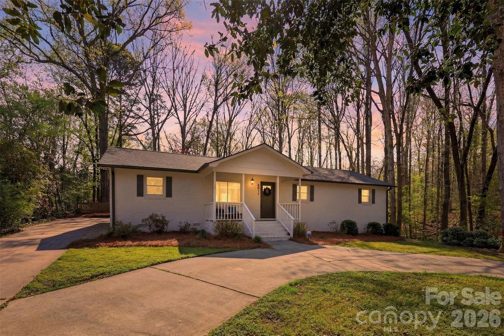 6017 Caroline Drive, Matthews, NC 28104