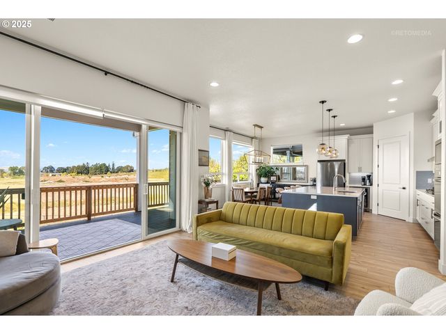 12305 Sw SILVERTIP St, Beaverton, OR 97007