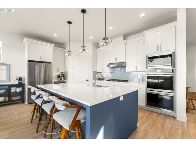 12305 Sw SILVERTIP St, Beaverton, OR 97007