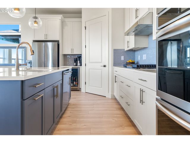 12305 Sw SILVERTIP St, Beaverton, OR 97007