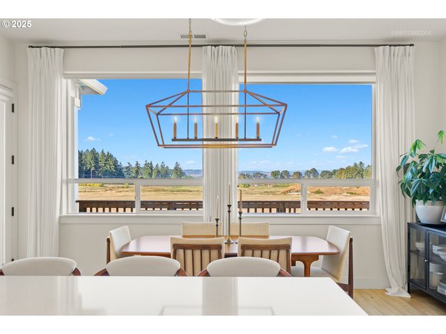 12305 Sw SILVERTIP St, Beaverton, OR 97007