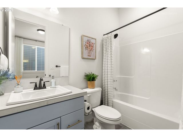 12305 Sw SILVERTIP St, Beaverton, OR 97007