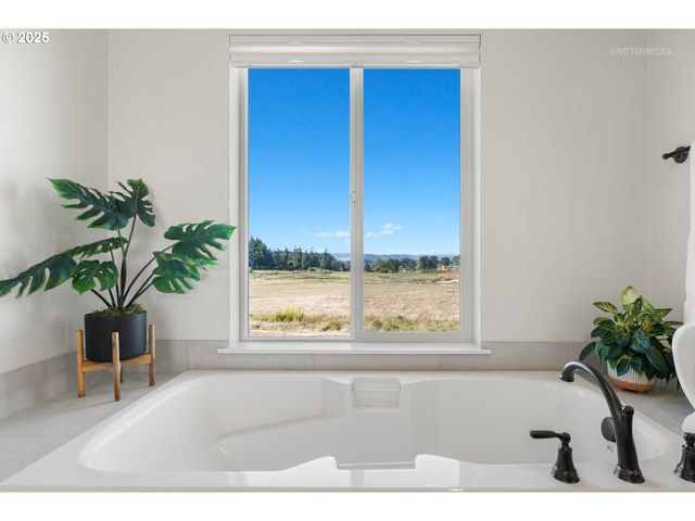 12305 Sw SILVERTIP St, Beaverton, OR 97007