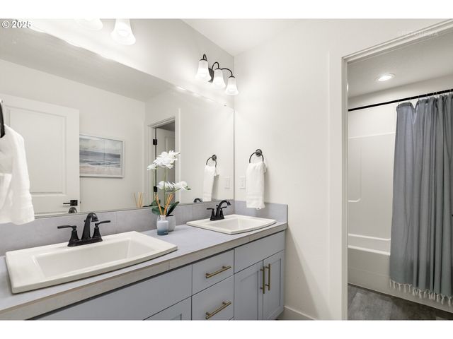 12305 Sw SILVERTIP St, Beaverton, OR 97007