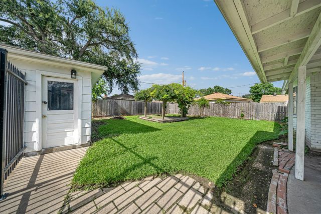 9214 Sharpcrest Street, Houston, TX 77036