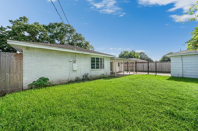 9214 Sharpcrest Street, Houston, TX 77036