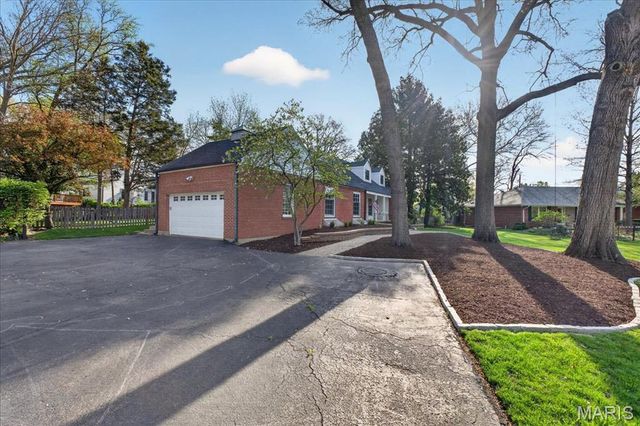 326 Luther Lane, Glendale, MO 63122