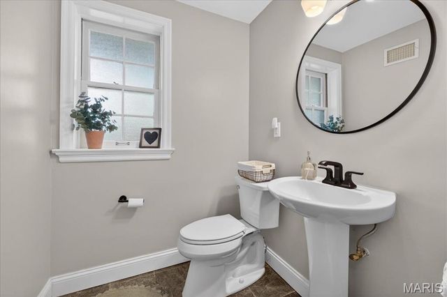 326 Luther Lane, Glendale, MO 63122