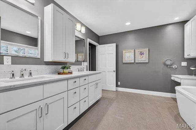 326 Luther Lane, Glendale, MO 63122
