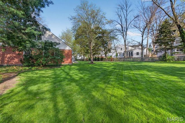 326 Luther Lane, Glendale, MO 63122