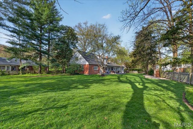 326 Luther Lane, Glendale, MO 63122