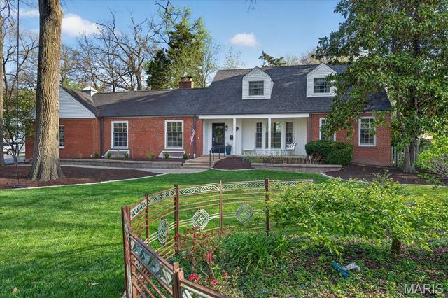 326 Luther Lane, Glendale, MO 63122