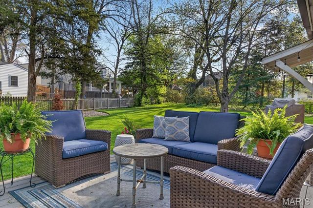 326 Luther Lane, Glendale, MO 63122