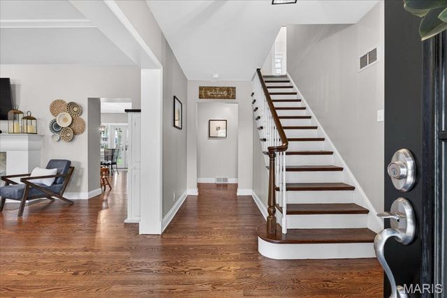 326 Luther Lane, Glendale, MO 63122
