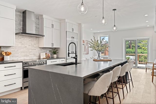 131 11 ST NE #3, Washington, DC 20002