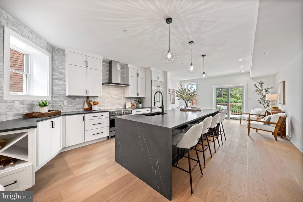 131 11 ST NE #3, Washington, DC 20002