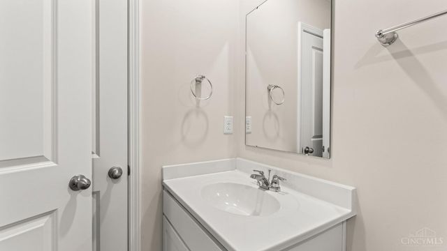 1880 Vista Lake Drive, Goshen Twp, OH 45122