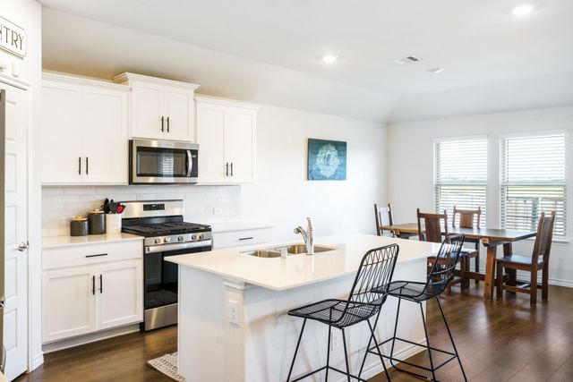 653 Bunker Hill Road, Fate, TX 75189