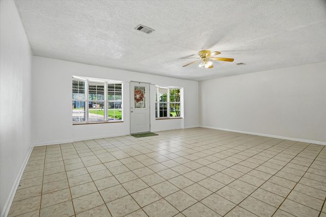 125 County Road 4010, Dayton, TX 77535