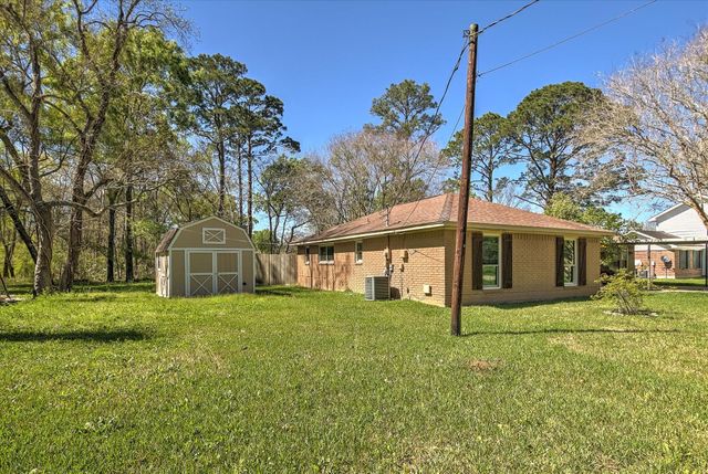 125 County Road 4010, Dayton, TX 77535