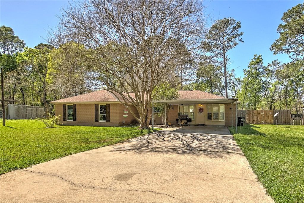 125 County Road 4010, Dayton, TX 77535